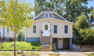 Building Photo - 867 E 12th Ave