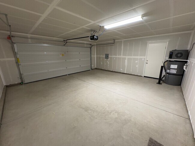 Building Photo - Newly Built Home in NE Visalia Available Now!