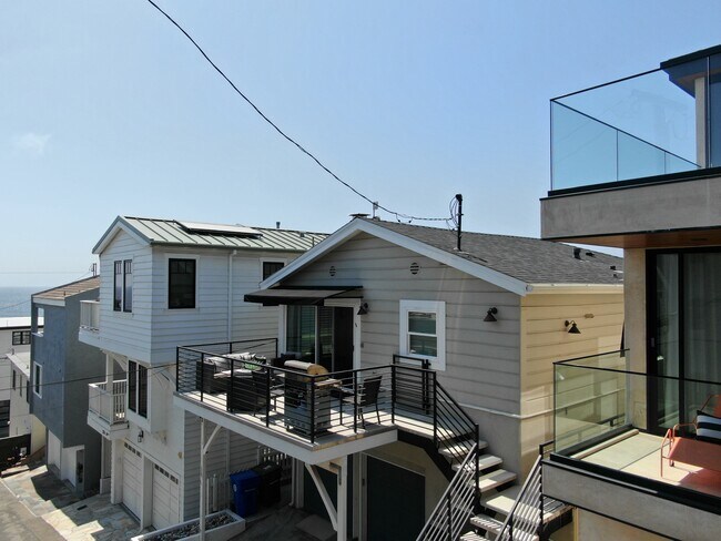 Building Photo - 229 5th Pl