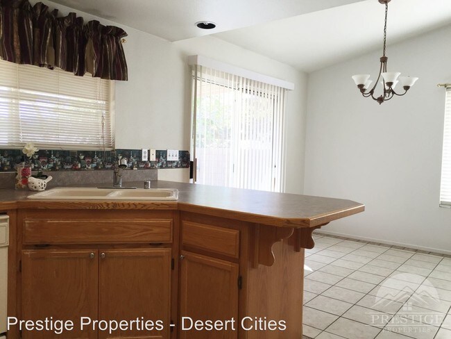 Building Photo - 58319 Mountain View Trl