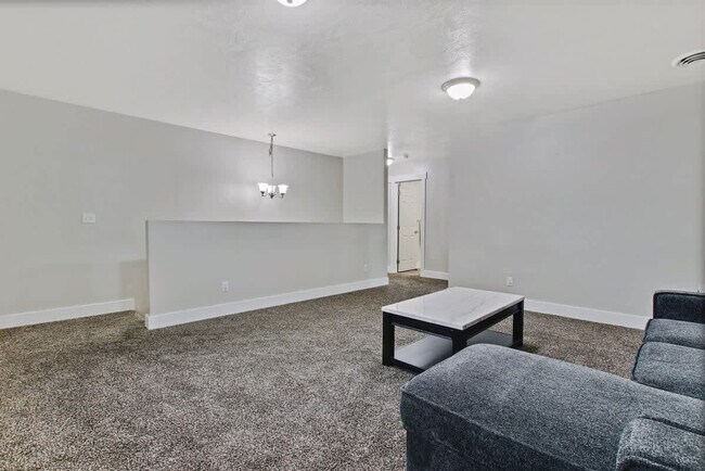 Foto del edificio - 3462 N Lancer Ave