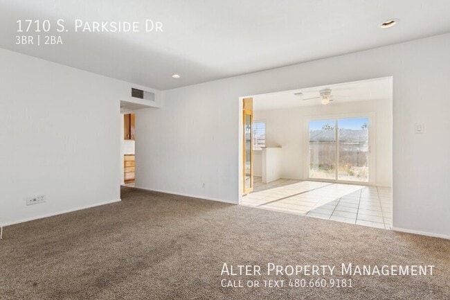 Building Photo - 1710 S Parkside Dr