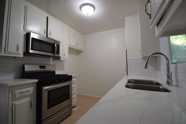 Building Photo - 10745 Hortense St