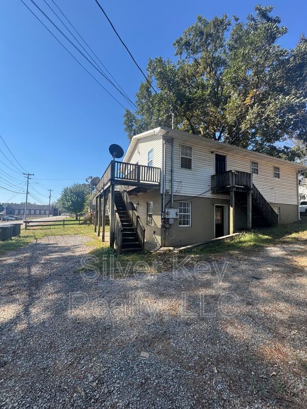 Building Photo - 702 Eastanallee Ave