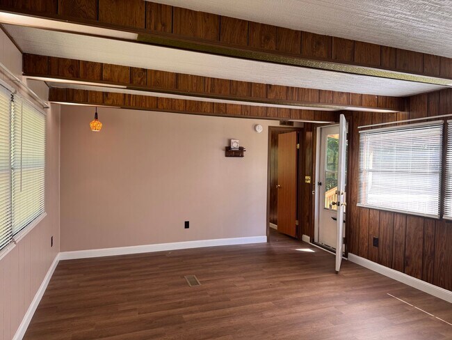 Foto del edificio - 3 Bed, 1.5 bath mobile home