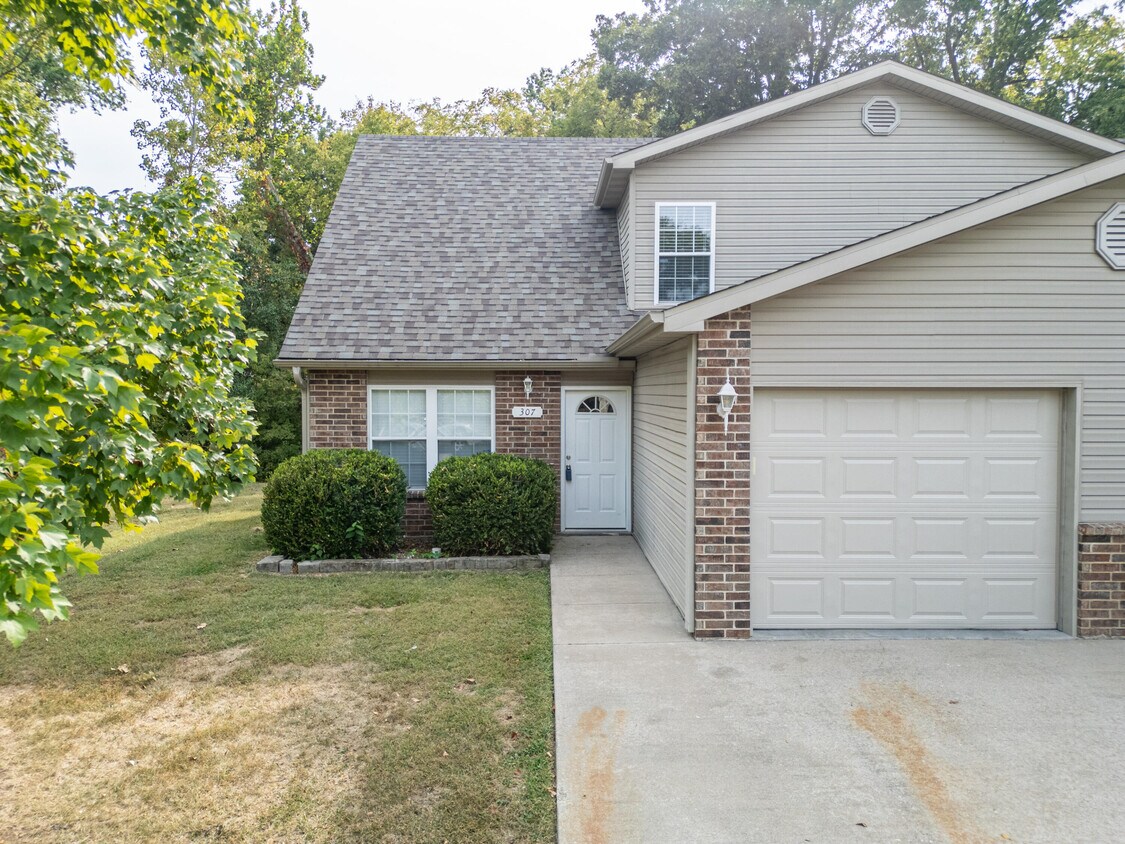 Foto principal - 307 Burnside Dr