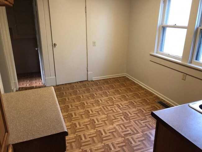 Building Photo - 800 RICHIE AVE.