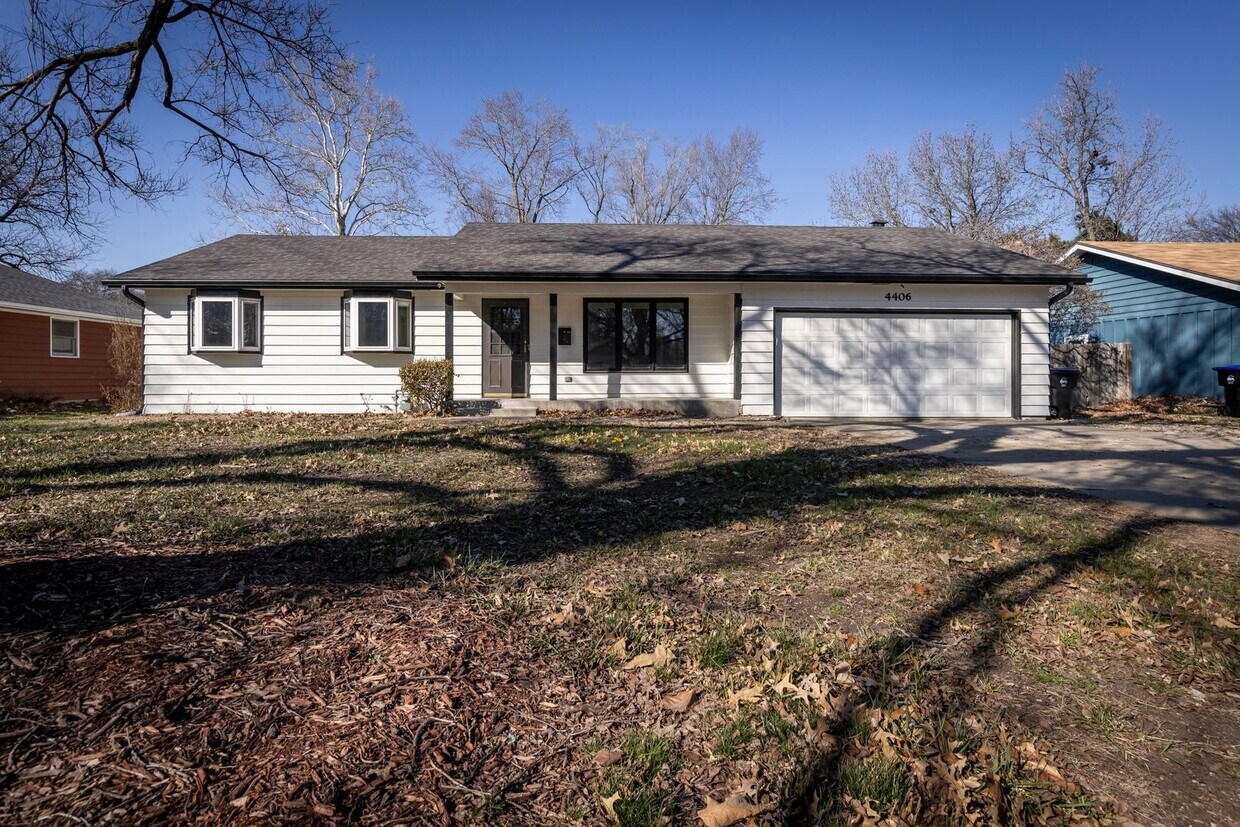 Foto principal - Newly Remodeled 4 Bedroom 2 Bath with fenc...