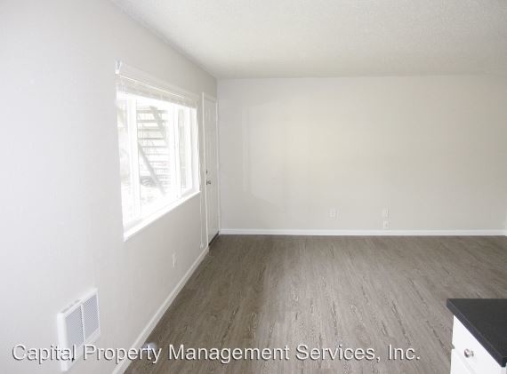 Building Photo - 8820 N Ivanhoe St