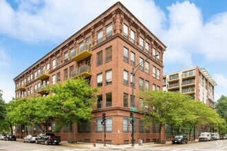 Building Photo - 1910 S Indiana Ave