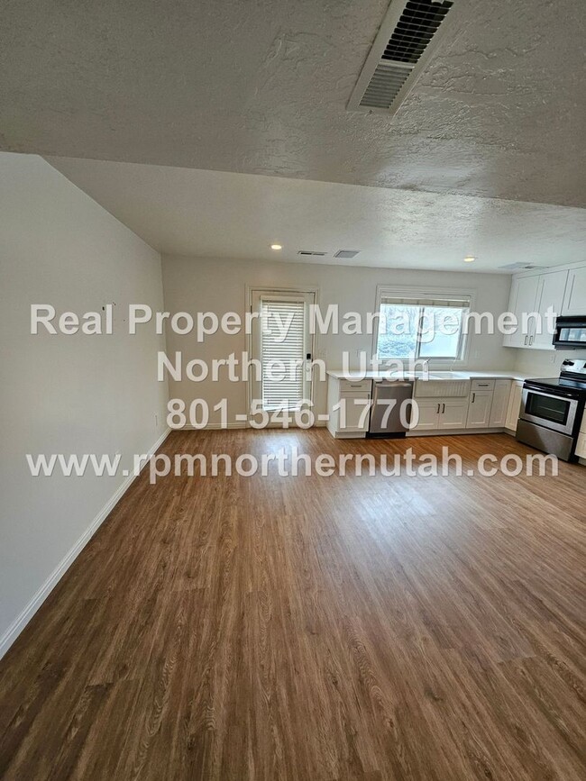 Foto del edificio - 1 Bedroom 1 Bath Basement Unit in North Sa...