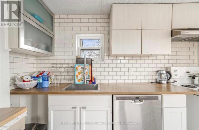 Photo du bâtiment - 212-212 Sheridan St