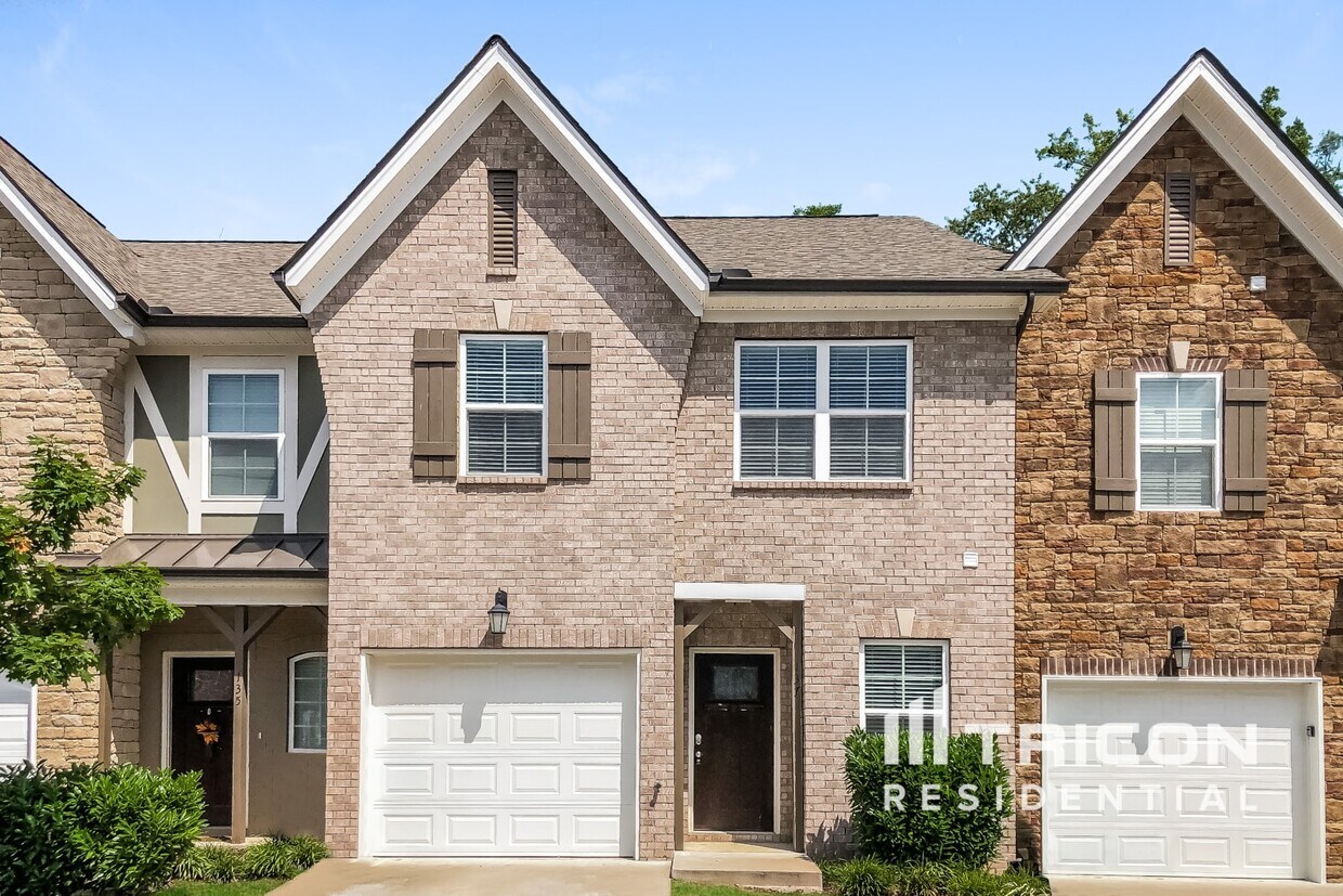 Foto principal - 137 Hickory Station Lane Mount Juliet TN