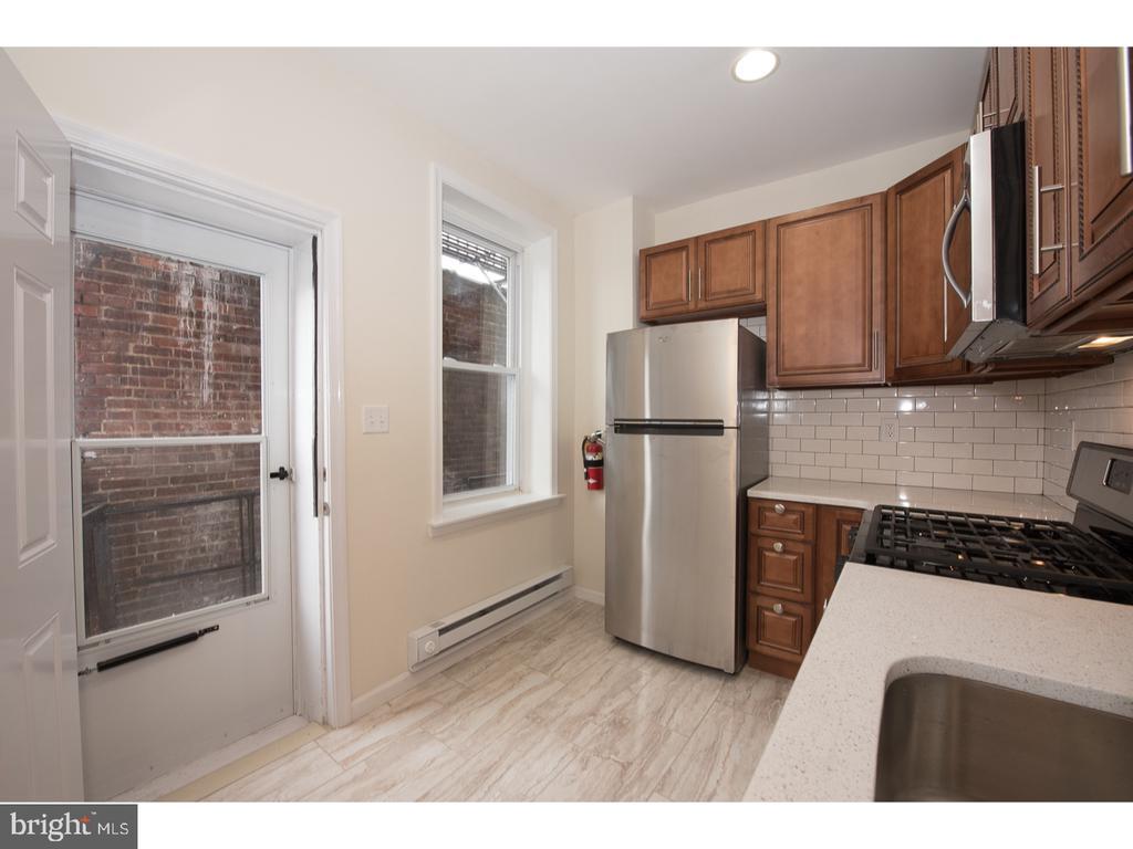 Foto principal - 24-26 E Lancaster Ave