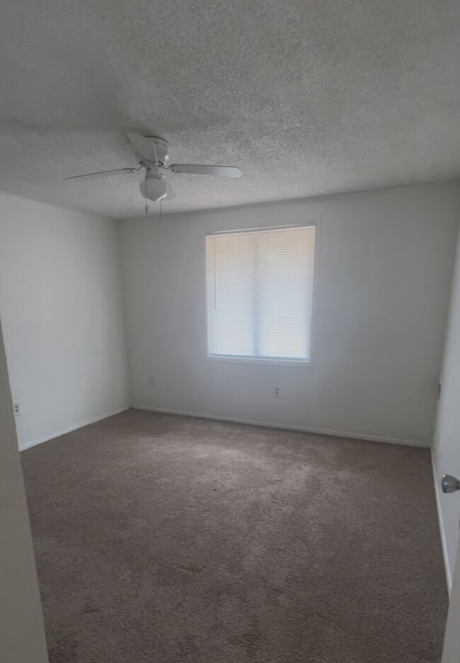 Foto del edificio - Why Settle? Get Prime Location + 1 Month F...