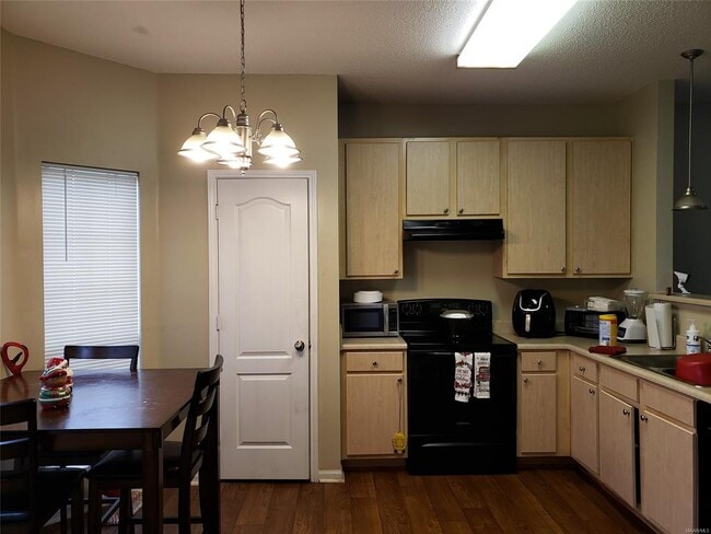 Building Photo - 10 Pine Meadows Cir