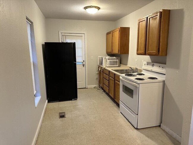 Building Photo - 4228 Cypress Ave