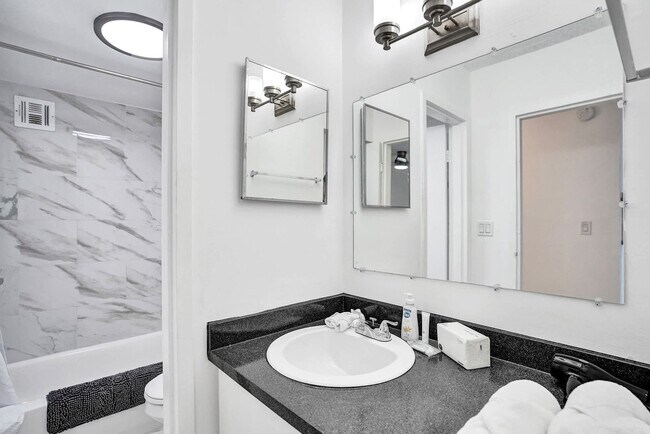 Building Photo - 777 NW 155th Ln