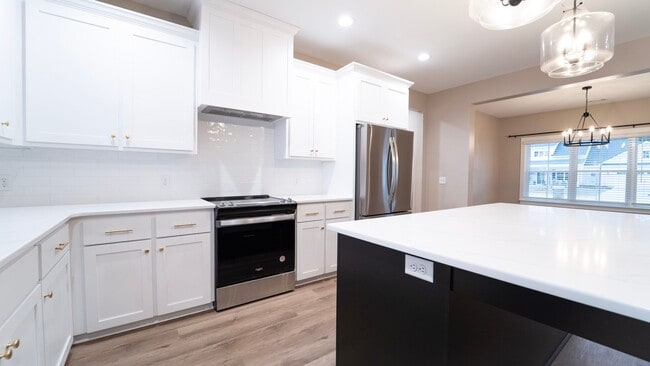 Building Photo - Stunning Like-New 4-Bedroom Home Just Minutes from Fort Stewart