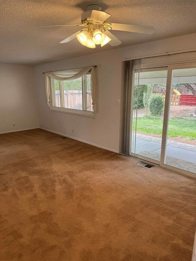 Building Photo - Charming 3-Bedroom, 2-Bathroom Home in Mat...