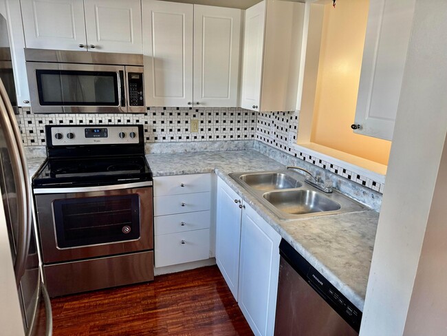 Building Photo - 7398 Donovan Dr