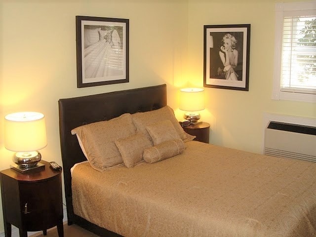 Building Photo - French Quarter Apartments - 11