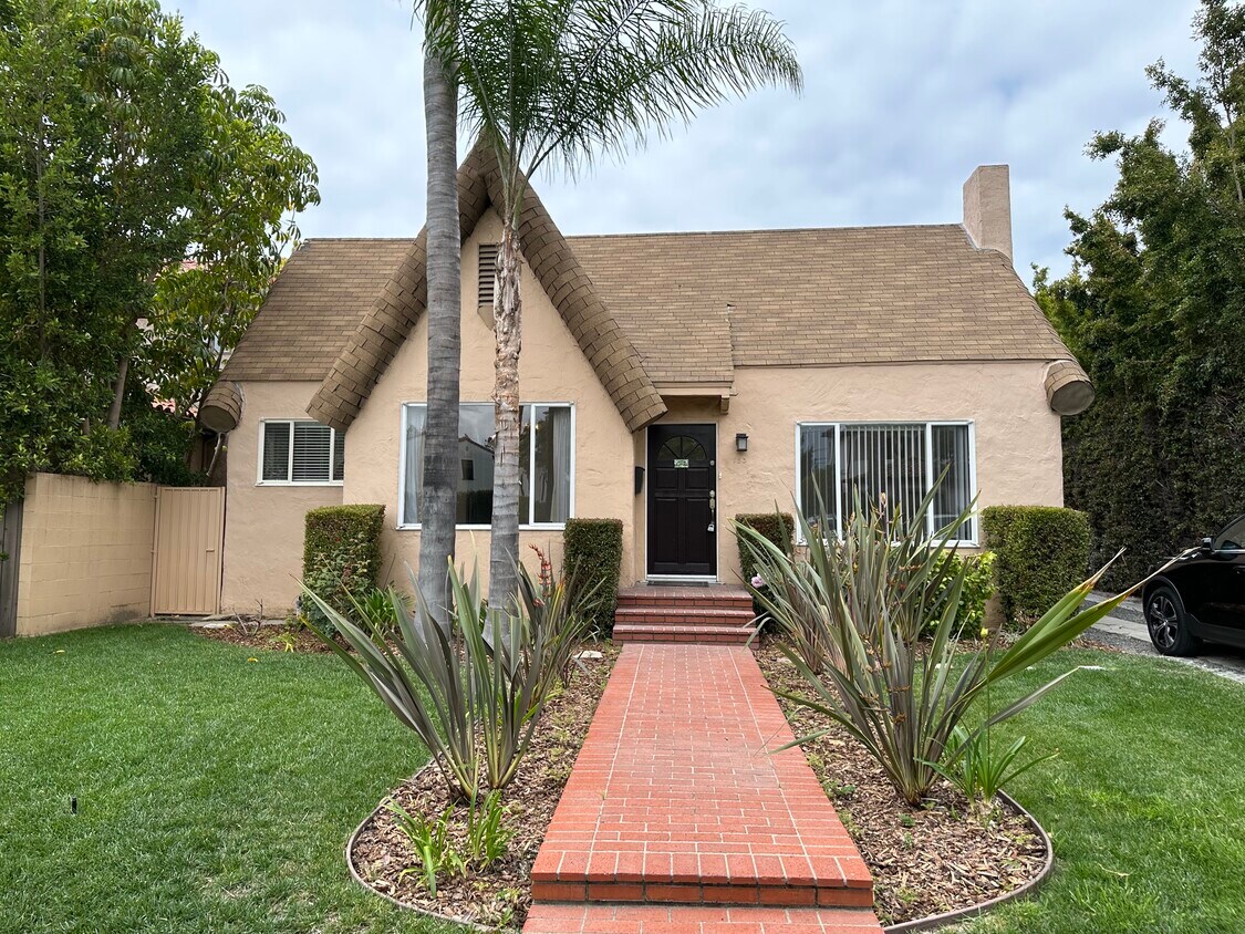 Primary Photo - 153 S Swall Dr