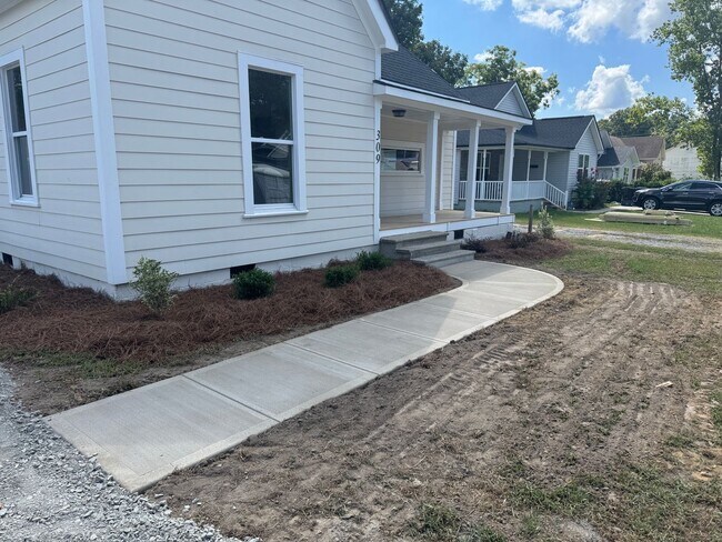 Foto del edificio - Fully Renovated Home just minutes from Downtown Rock Hill