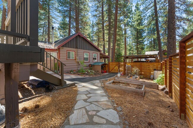 Foto del edificio - LONG TERM RENTAL UPDATED COTTAGE