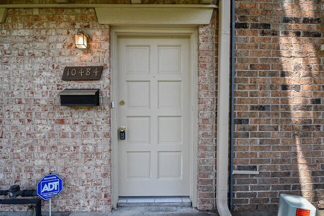 Foto del edificio - 10484 Hammerly Blvd