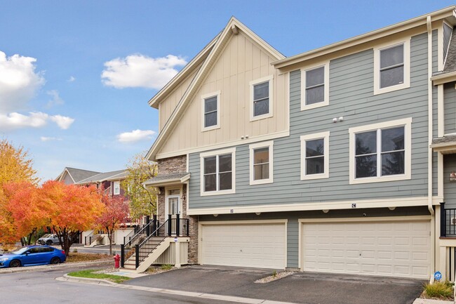 Building Photo - 10749 Falling Water Ln