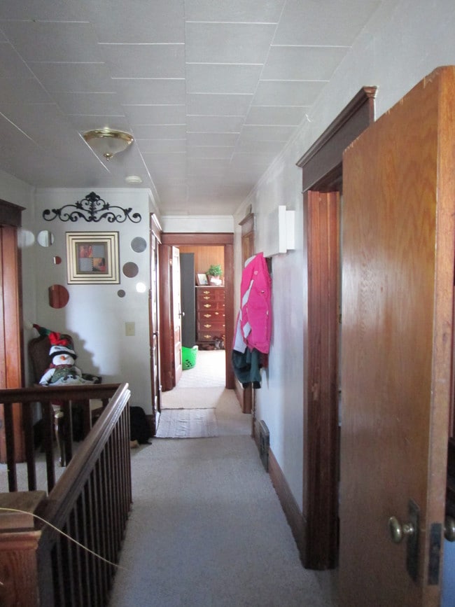 Entry foyer area - 2181 E Branch Rd