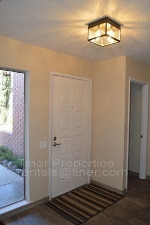 Building Photo - Beautiful 3 Bedroom with Stunning Updates