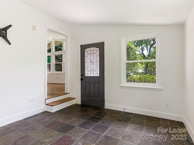 Building Photo - 553 Kenlough Dr