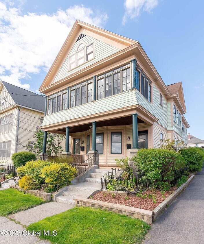 653 Washington Ave Albany, NY 12206 Alquileres en Albany, NY
