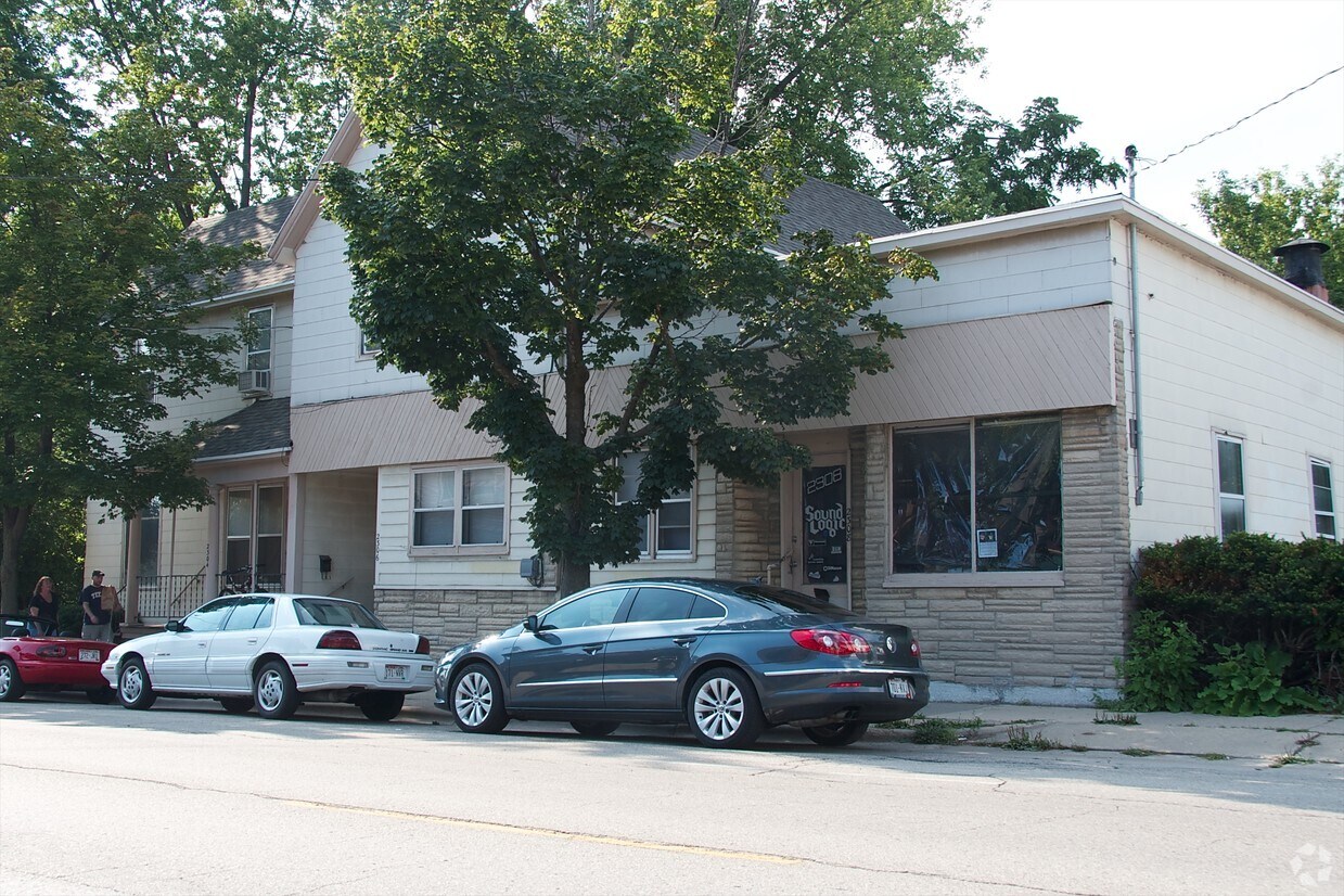 Building Photo - 2052 Atwood Ave