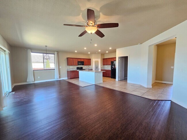 Foto del edificio - Cold Springs Stunner - Immaculate Newer Home