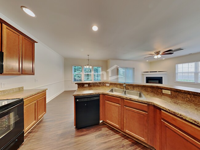 Foto del edificio - 2706 Erinridge Rd