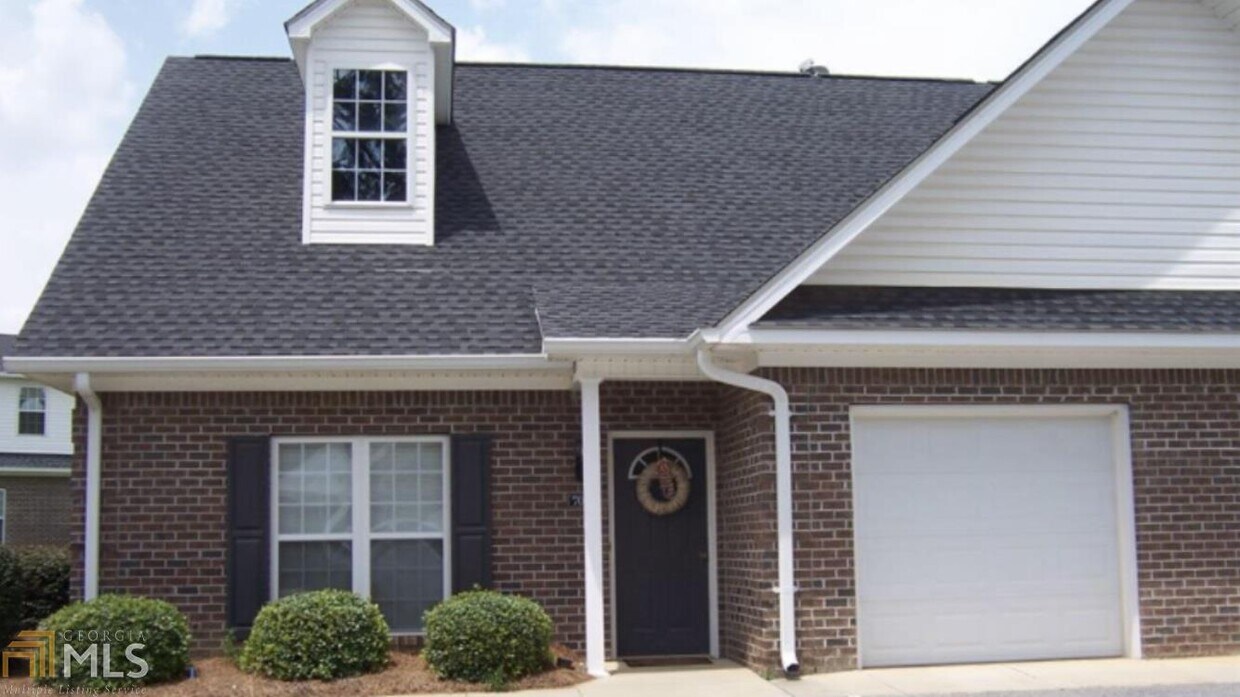 Foto principal - 8100 Burkhalter Rd