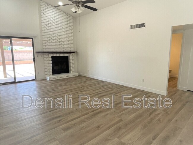 Building Photo - 8749 E Belleview St