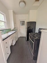 Building Photo - 826 Maltman Ave