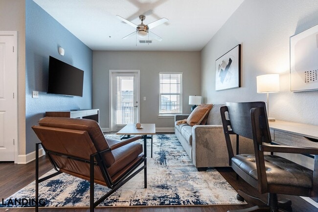 Building Photo - 918 Aventine Dr