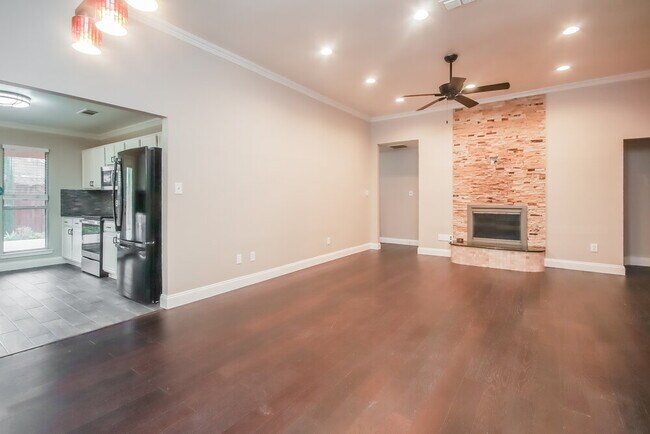 Building Photo - 10824 Deauville Cir N