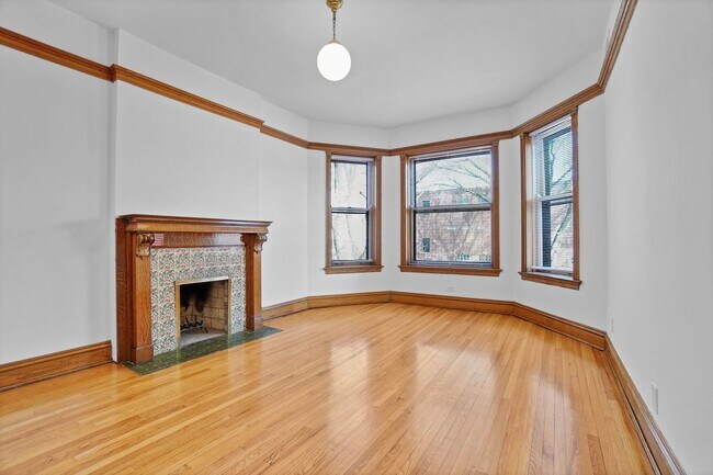Building Photo - 3824 N Sheffield Ave