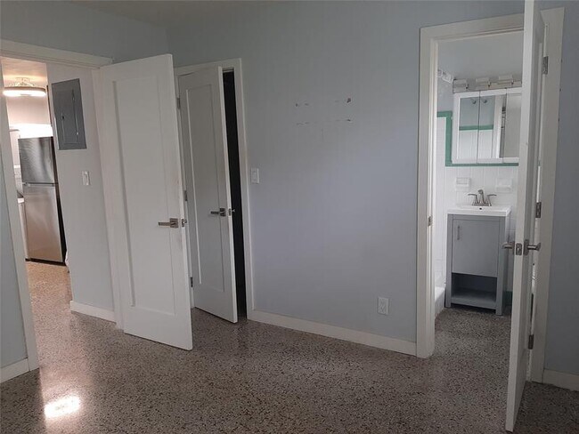 Foto del edificio - 301 NE 23rd St