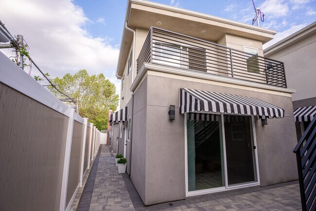 Foto del edificio - 1637 N Allen Ave