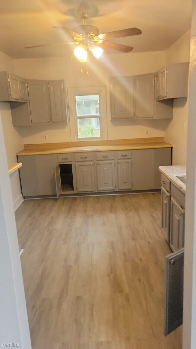 Building Photo - 3 br, 1.5 bath House - 3808 Lockwood Ave