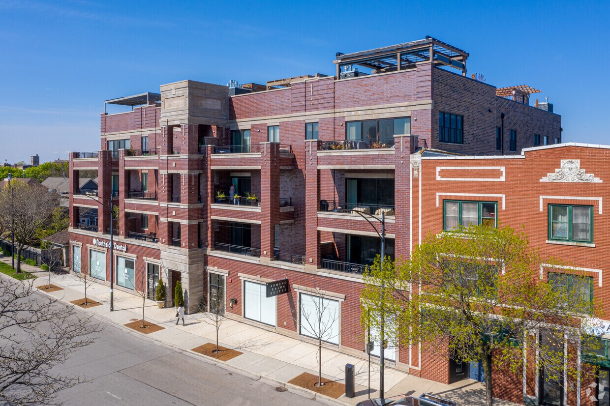 Building Photo - 5820 N Clark St