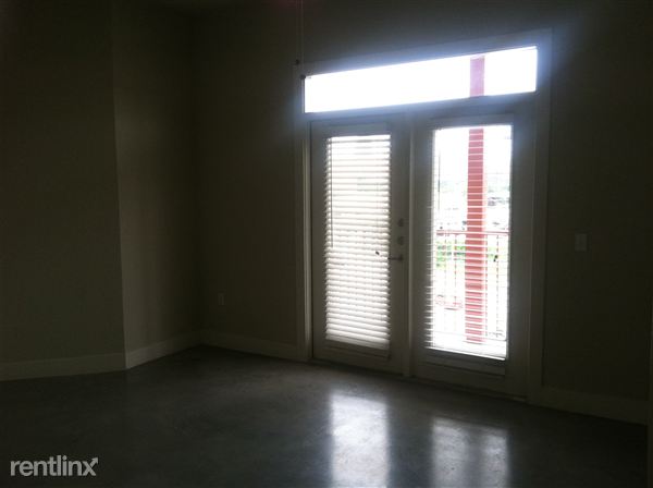 Foto del edificio - 1010 E 10th St