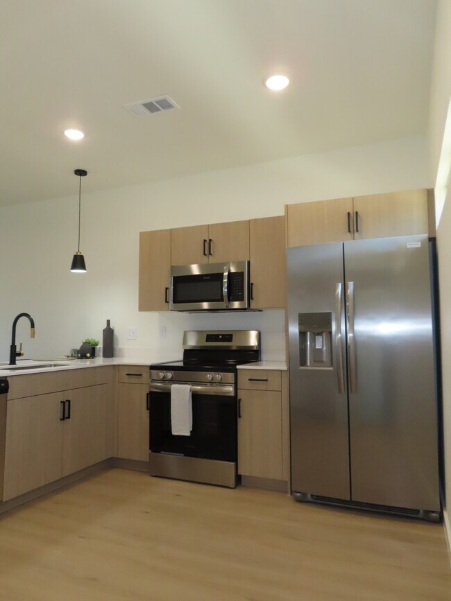 Foto del edificio - 2004 S Razorback Rd